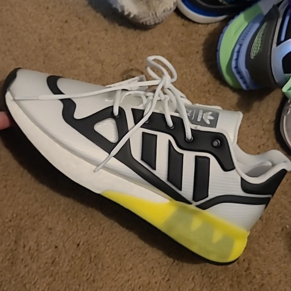 Adidas - Picture 1 of 1